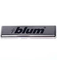 Заглушка на плечо петли правая штампованная с лого Blum никель Заглушка на плечо петли правая штампованная с лого Blum никель